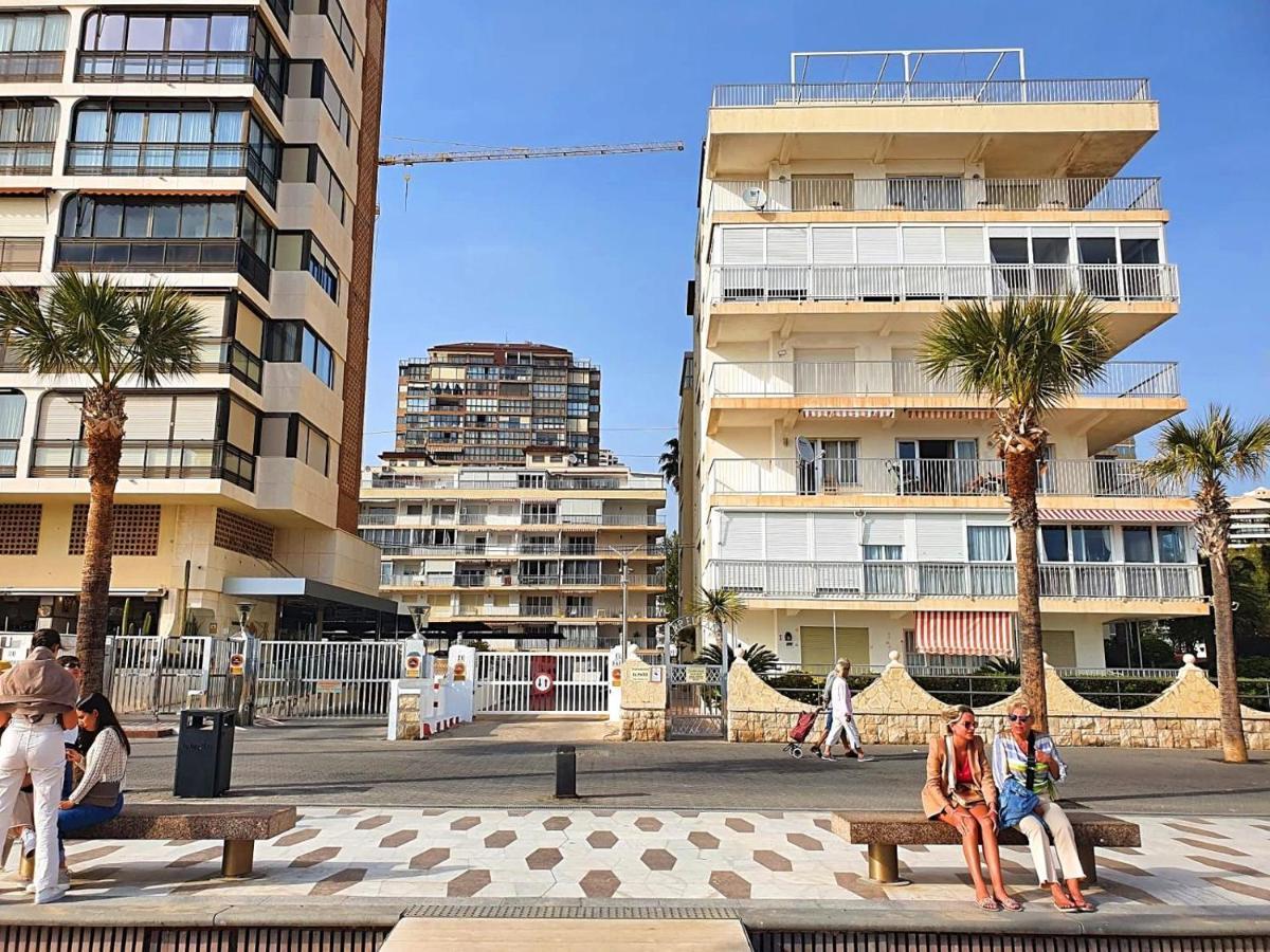 First Line Apartment With 3 Bedrooms And Seaviews ベニドルム エクステリア 写真
