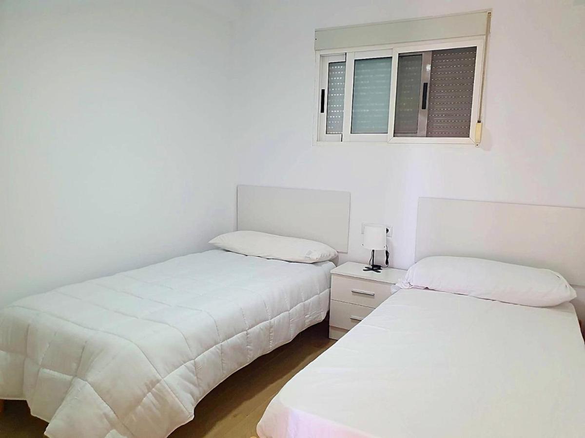 First Line Apartment With 3 Bedrooms And Seaviews ベニドルム エクステリア 写真