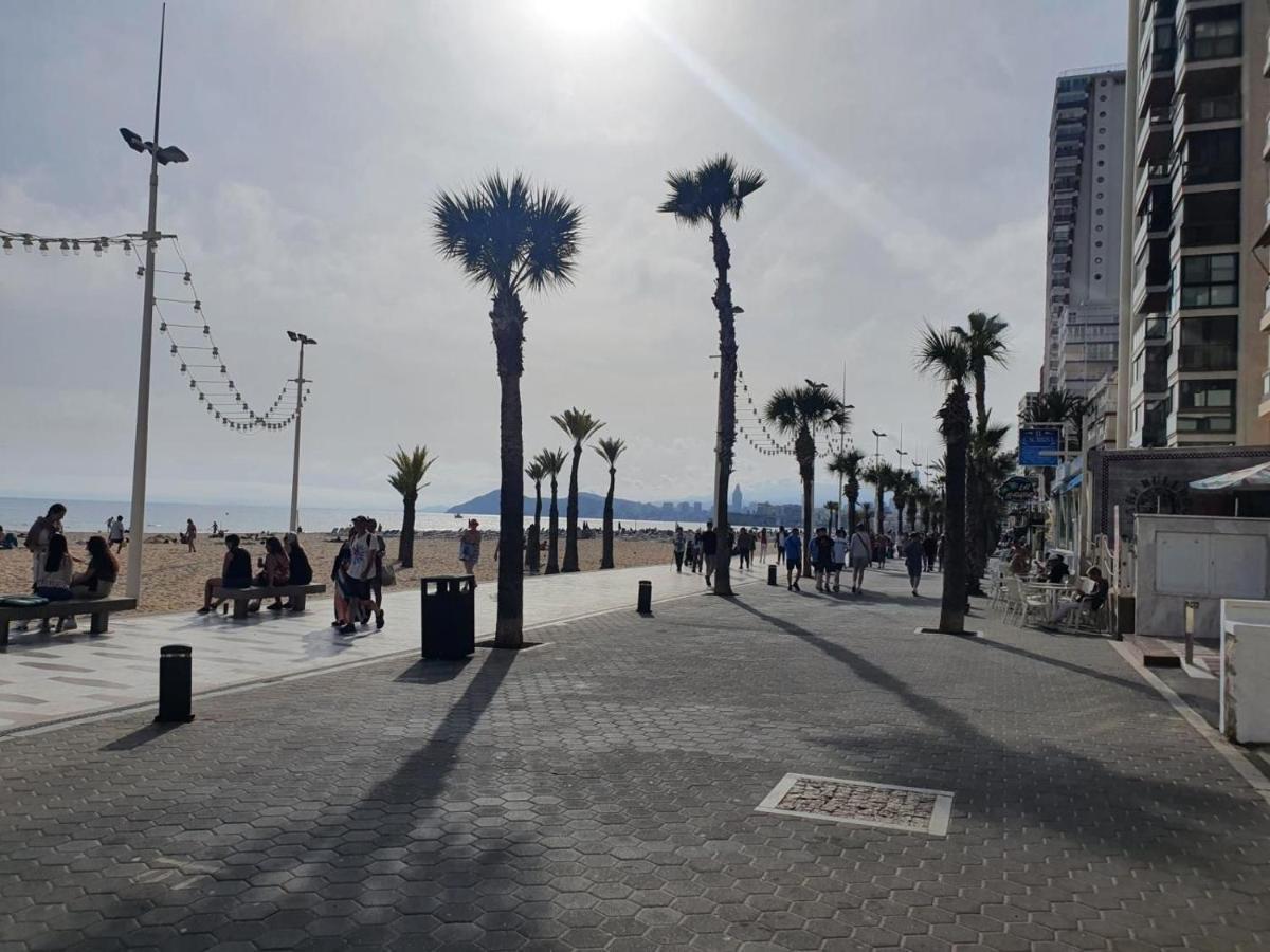 First Line Apartment With 3 Bedrooms And Seaviews ベニドルム エクステリア 写真